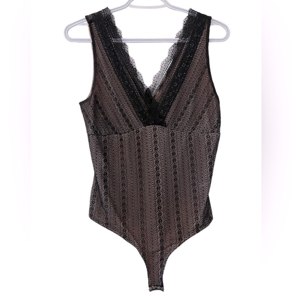 Dynamite Tops - Dynamite V Neck Lace Detail Bodycon Bodysuit